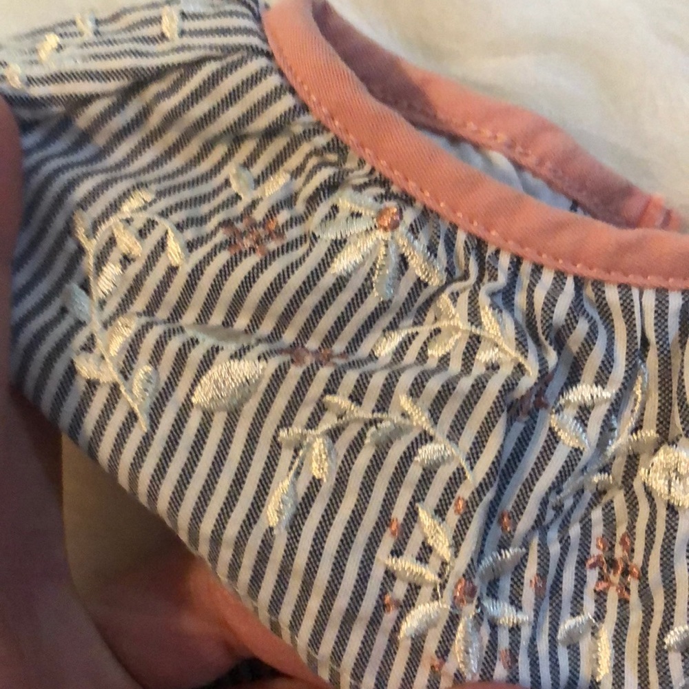 Short Set - Picture 2 of 4